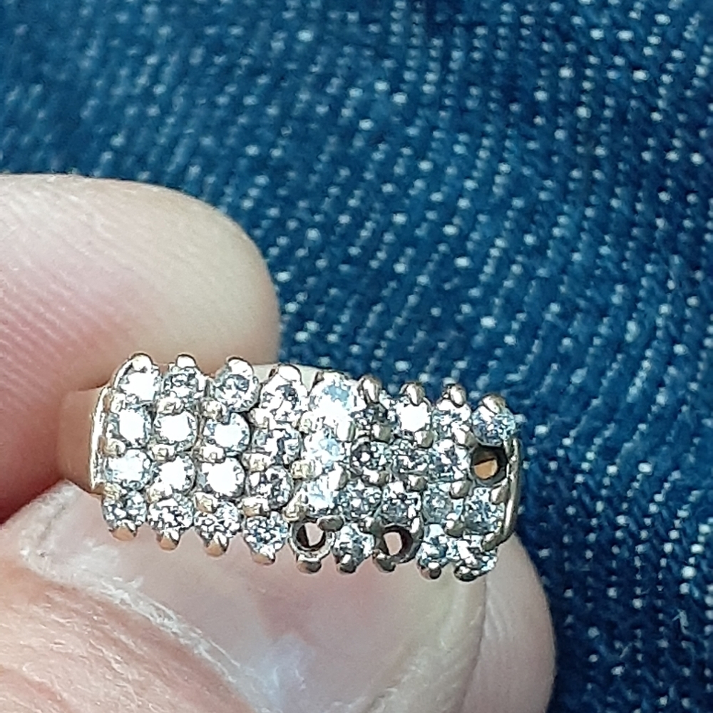 10kt yellow gold ladies ring.